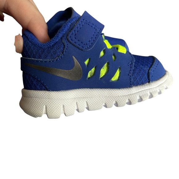 Nike Blue and Green Sneakers with Velcro Strap and Breathable Design - Picture 5 of 9